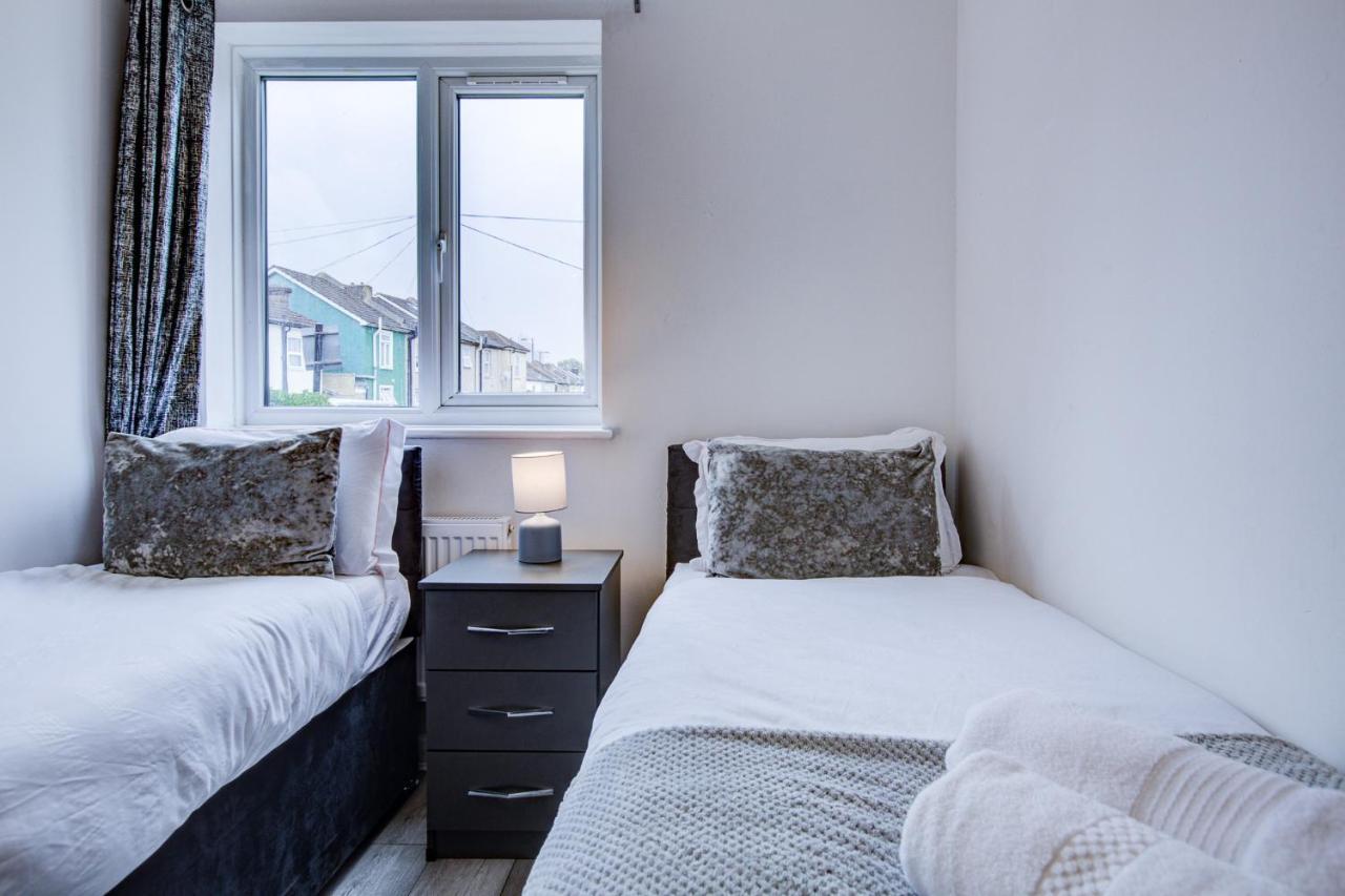 Spacious Urban Apartment In Croydon Eksteriør bilde